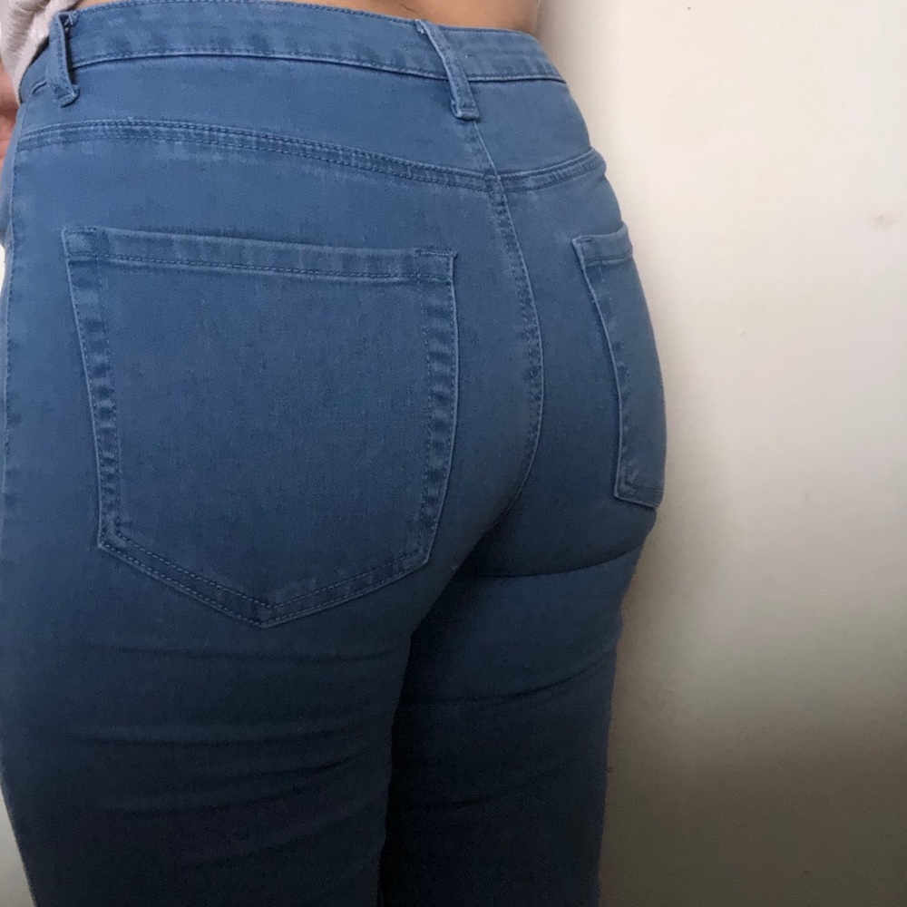 High waisted blue jeans!